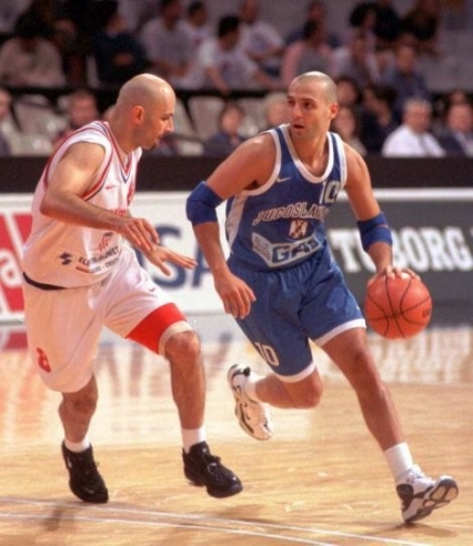 Aleksandar Djordjevic in nazionale mentre dirige la squadra